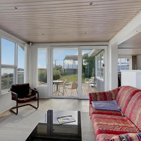 3 Bedroom Beautiful In Hejls