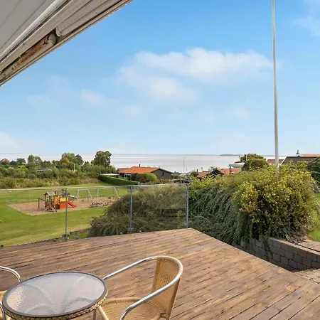 Сasa de vacaciones Three-bedroom In *